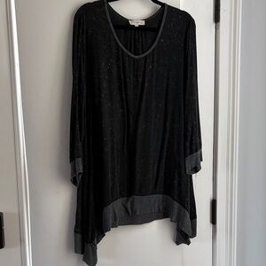 Umgee Black and Gray Tunic Top